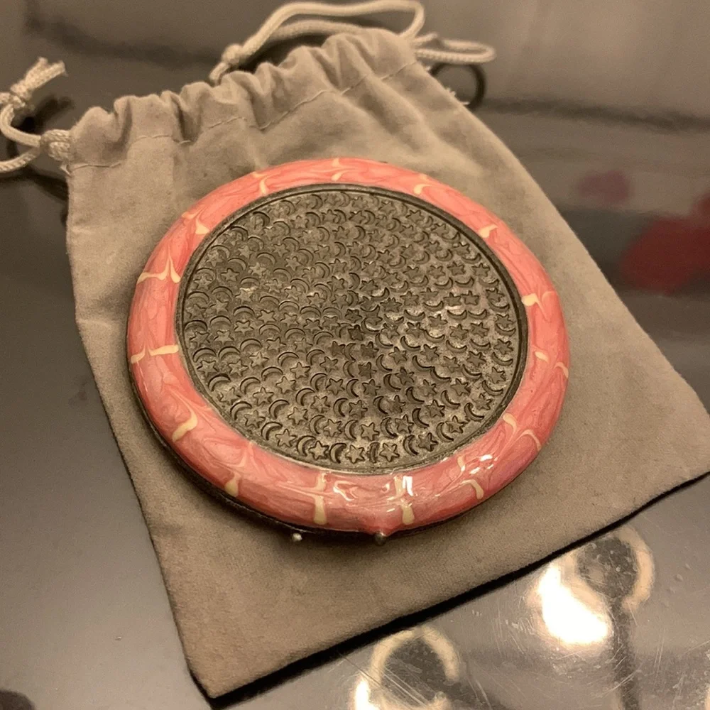 Hand pocket mirror
